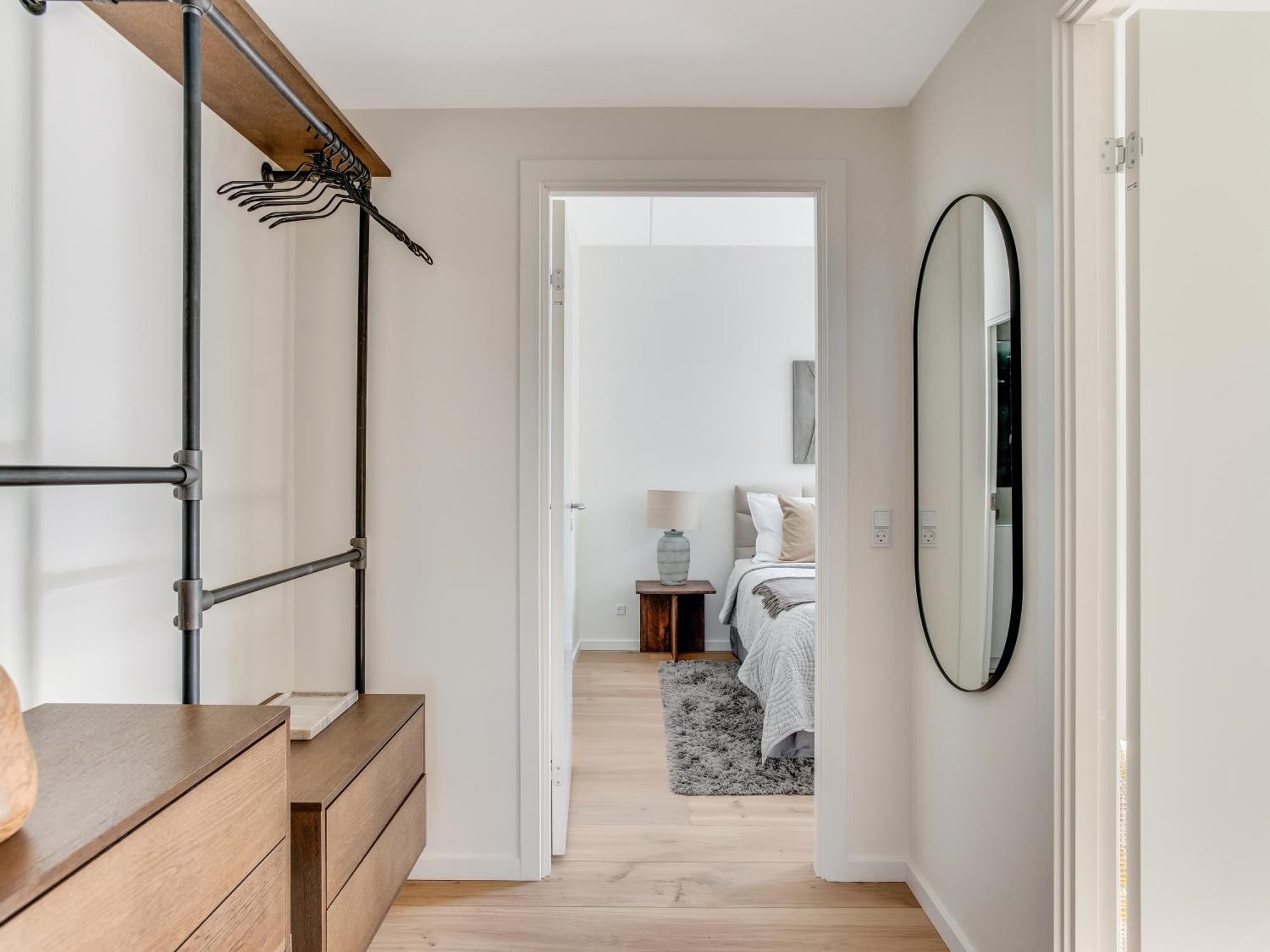 Sanders View - Stunning Two-bedroom With Harbor View Apartment